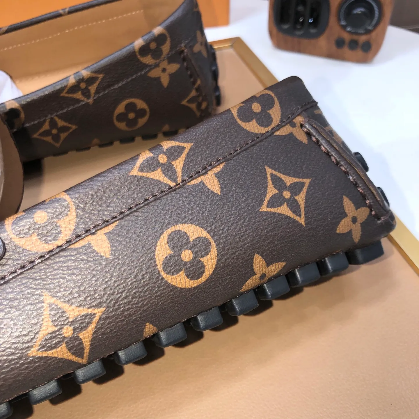 Men's men's shoes 💰420💰 [LV Doudou shoes] (water-dyed cowhide lining) new model is on the market, available on the official website. The new Doudou shoes are processed into single-color materials, and the uppers are made of imported cowhide material. The body of the shoe is fully hemmed with mark thread, and is lined with imported original cowhide leather. The elegant shoe shape is super suitable for all-matching, and the size is 38-44.